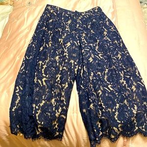 Crop wise leg pants.